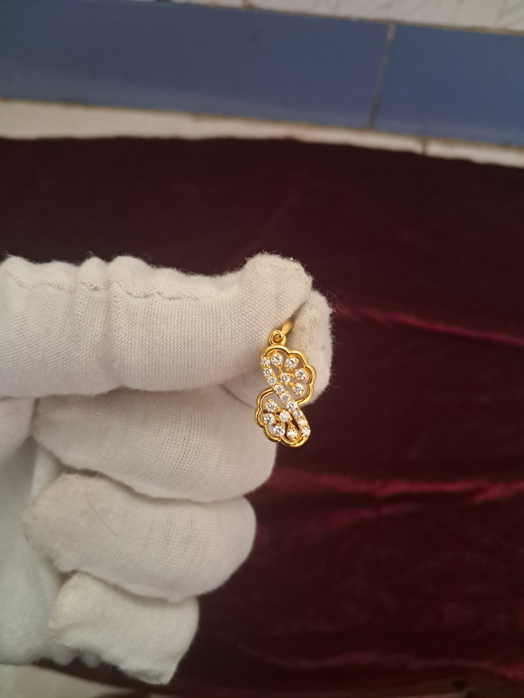 Butterfly Bloom Pendant – 0.41 ct