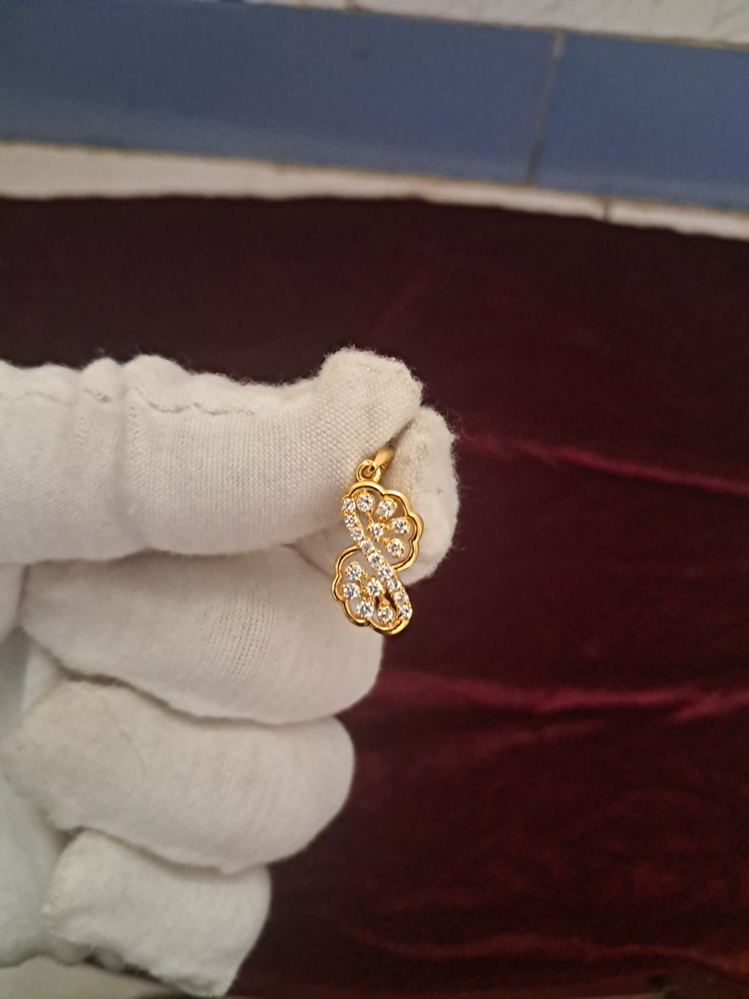 Butterfly Bloom Pendant – 0.41 ct view 2