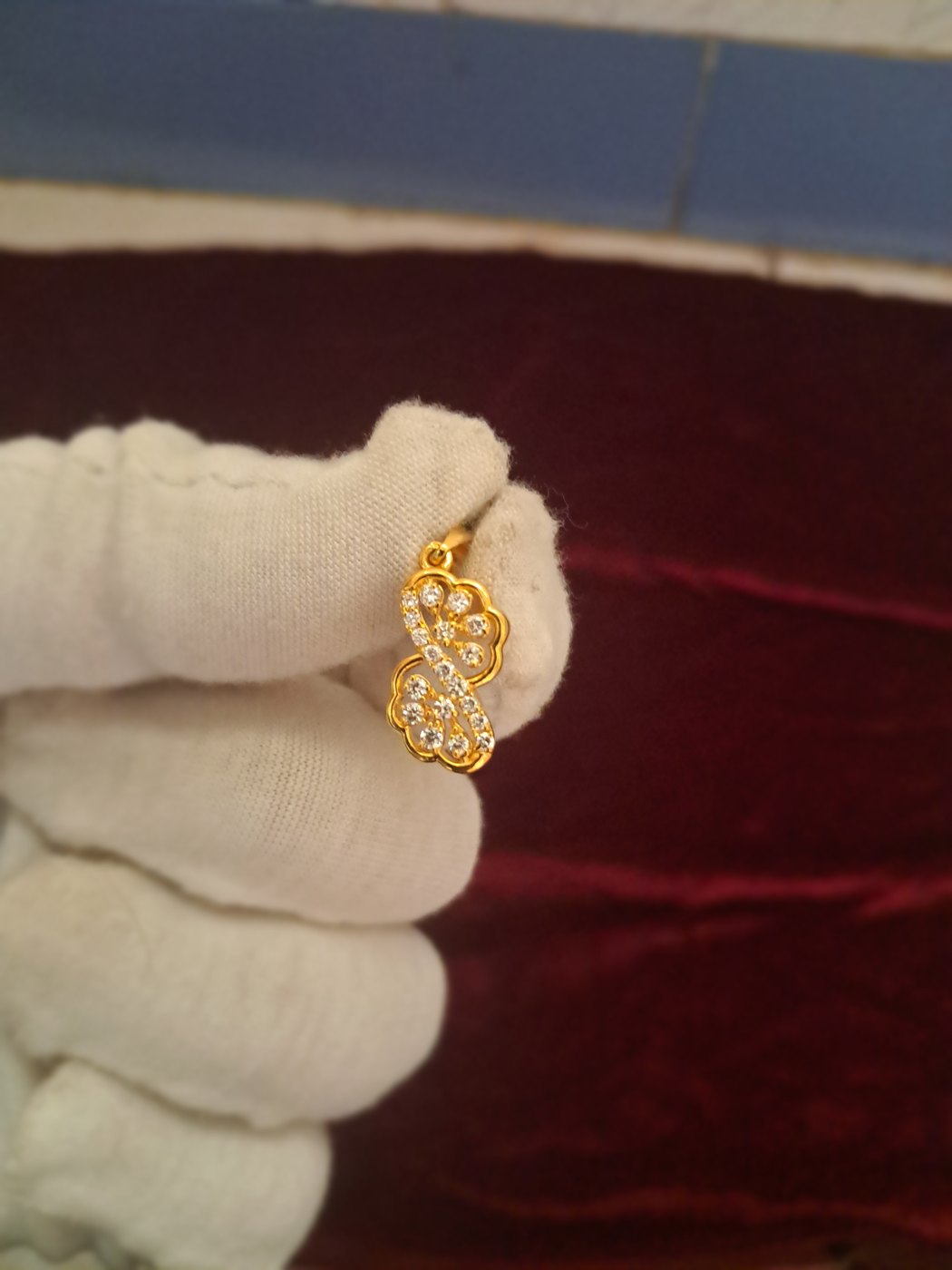 Butterfly Bloom Pendant – 0.41 ct view 3